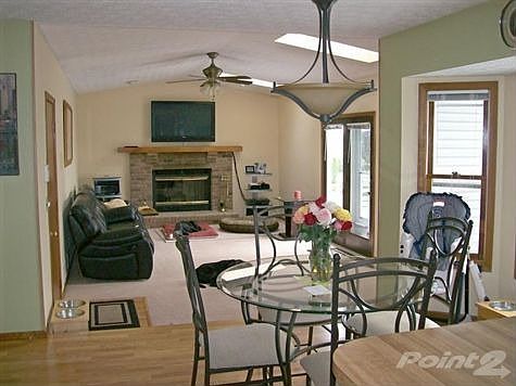 Hiner Rd indoor family room 2