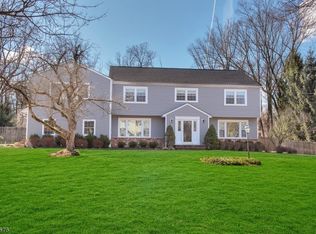 35 Launcelot Ln, Basking Ridge, NJ 07920