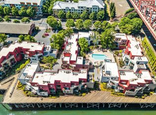 1040 NW Naito Pkwy APT O2, Portland, OR 97209