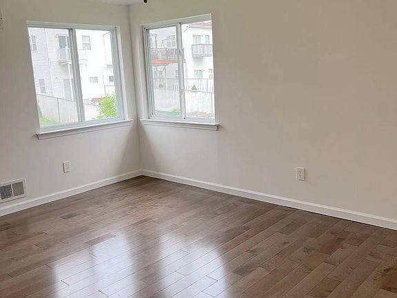 2nd image of 44 Garden St