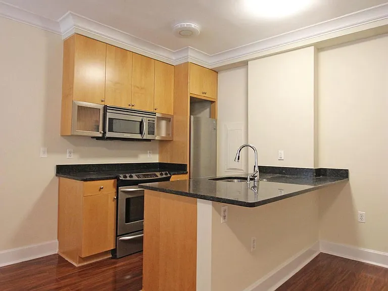 1121 24th St NW #202 — Photo 9