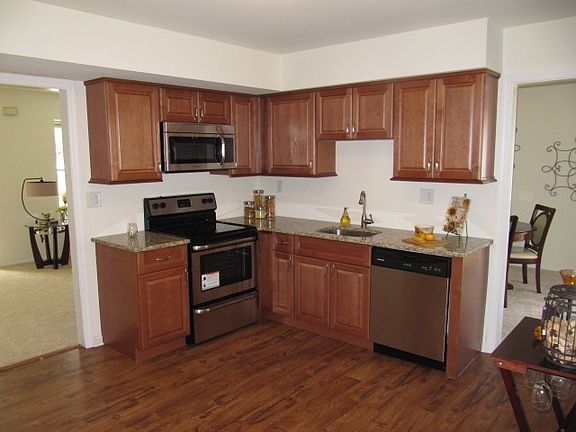2nd image of 1414 Henry Dr