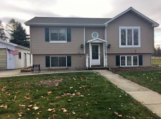 215 Macomber Ave, Auburn, MI 48611