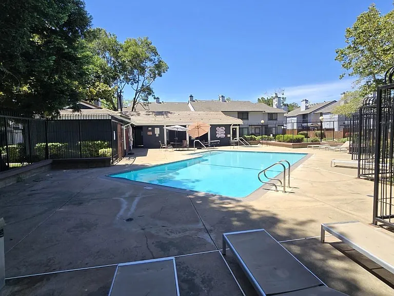 6125 Thornton Ave #E — Photo 5