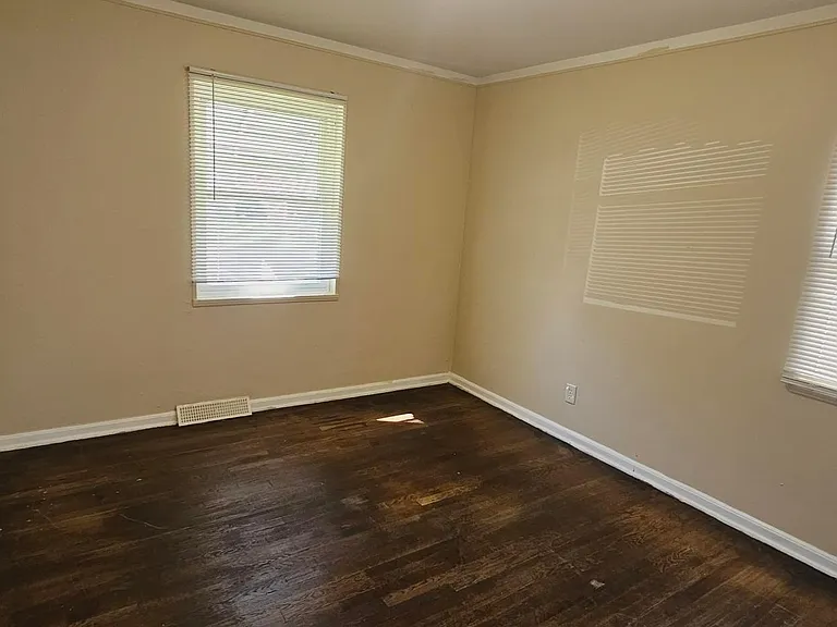 24358 Annapolis St — Photo 6