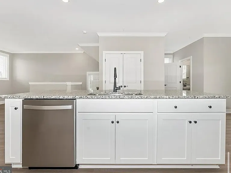 518 Bartholomew Dr — Photo 6