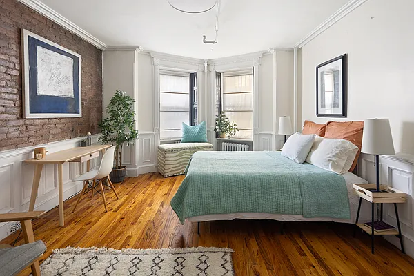 Sold by Realty Collective | media 1