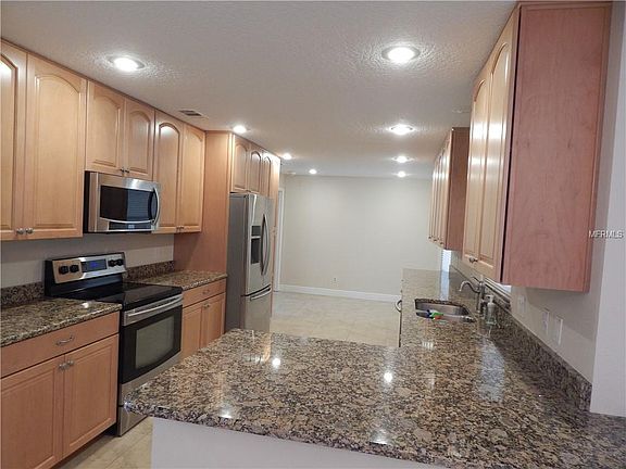 3rd image of 2645 Ellen Ave