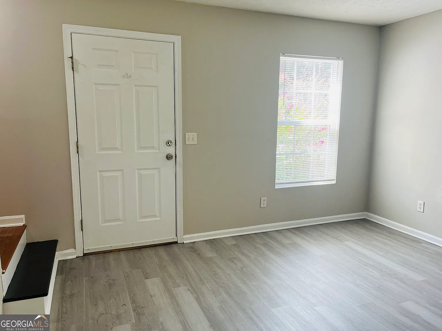 2 bed, 1.5 bath, 1044 sqft, $1,100 — Photo 4