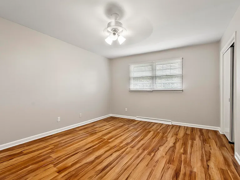 243 Cedar Crst — Photo 19