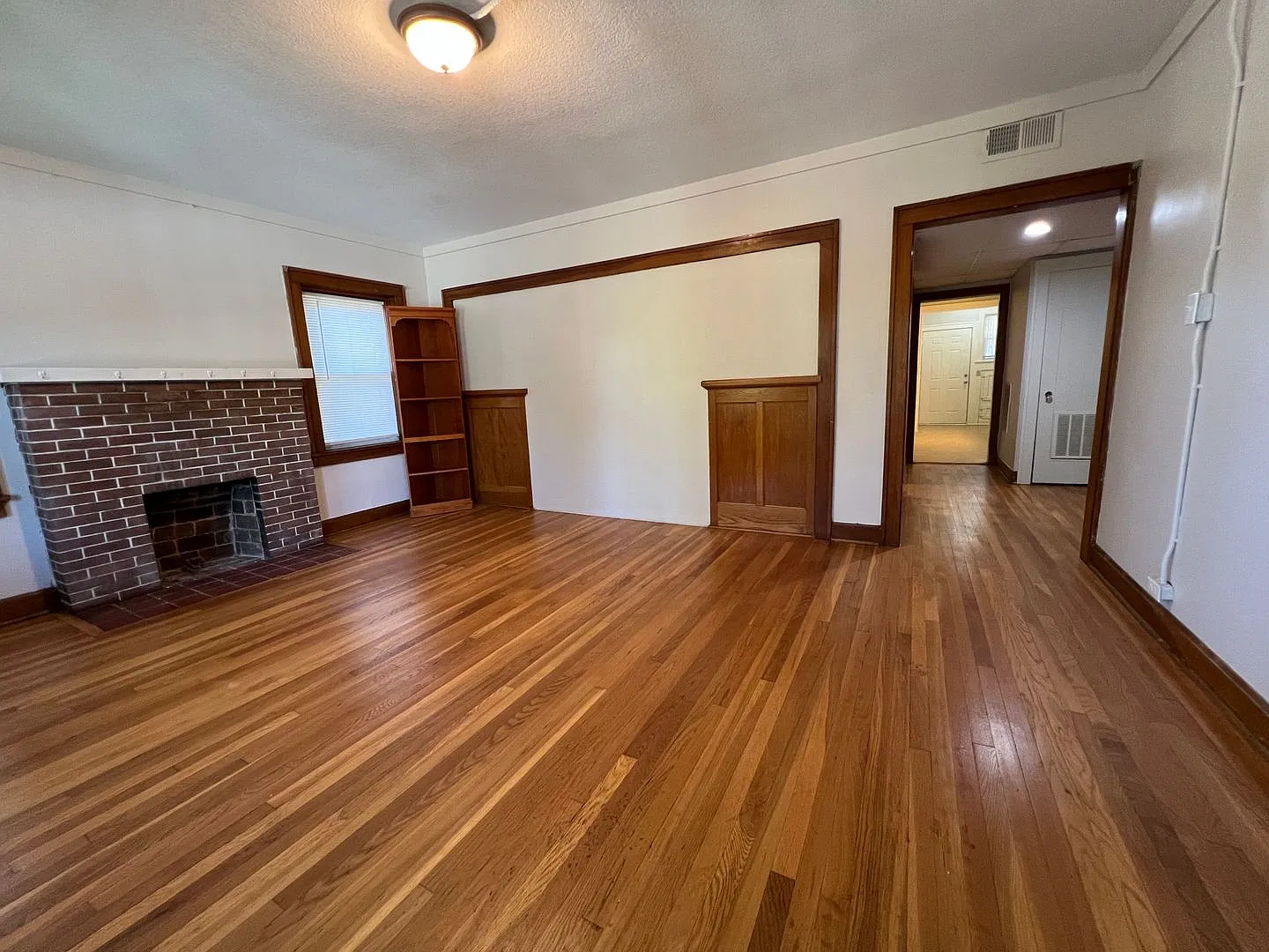 853 Barnett Avenue — Photo 2