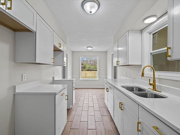 5th image of 3935 W Christine Gdns