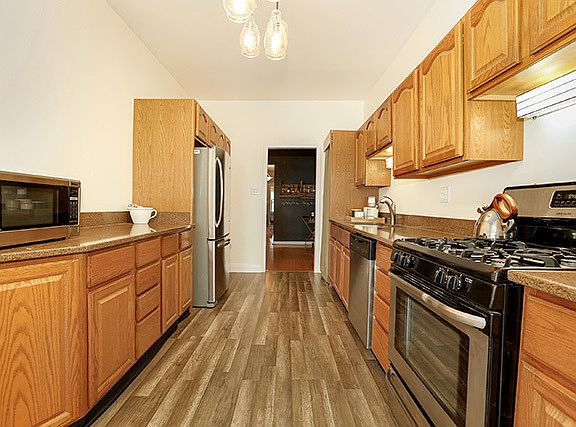 4th image of 932 W Carmen Ave APT 2E