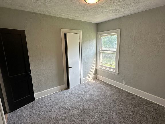 5th image of 10413 Parkview St #2