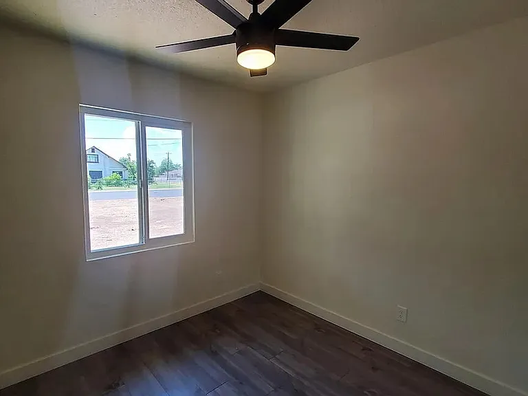 6643 N 60th Ave — Photo 5