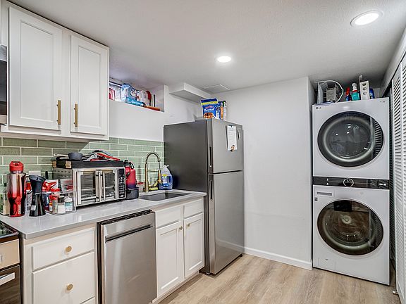 4th image of 3210 Kearney St
