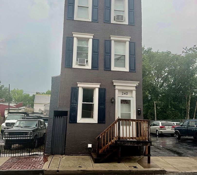 1st image of 240 Wood St