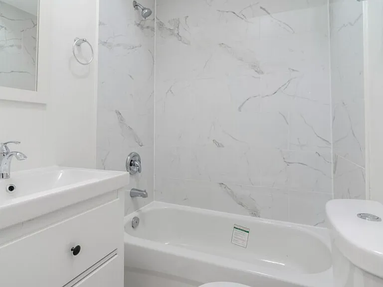 87 Victoria Ave N #4 — Photo 5