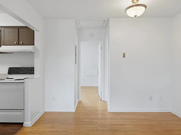46 Washington Ave #L — Photo 4