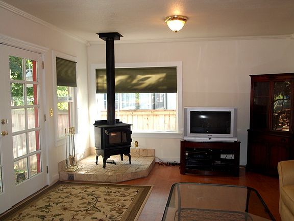 2nd image of 1760 Miller Ave NE