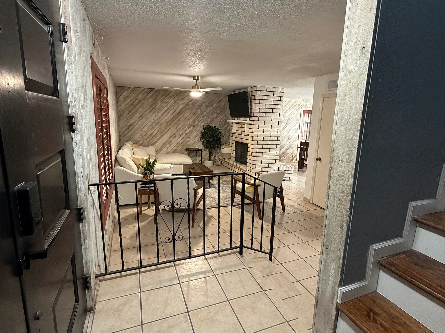 3 bed, 2.5 bath, 1442 sqft, $1,650 — Photo 2
