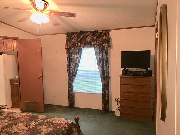 4th image of 560 Parkwood Dr