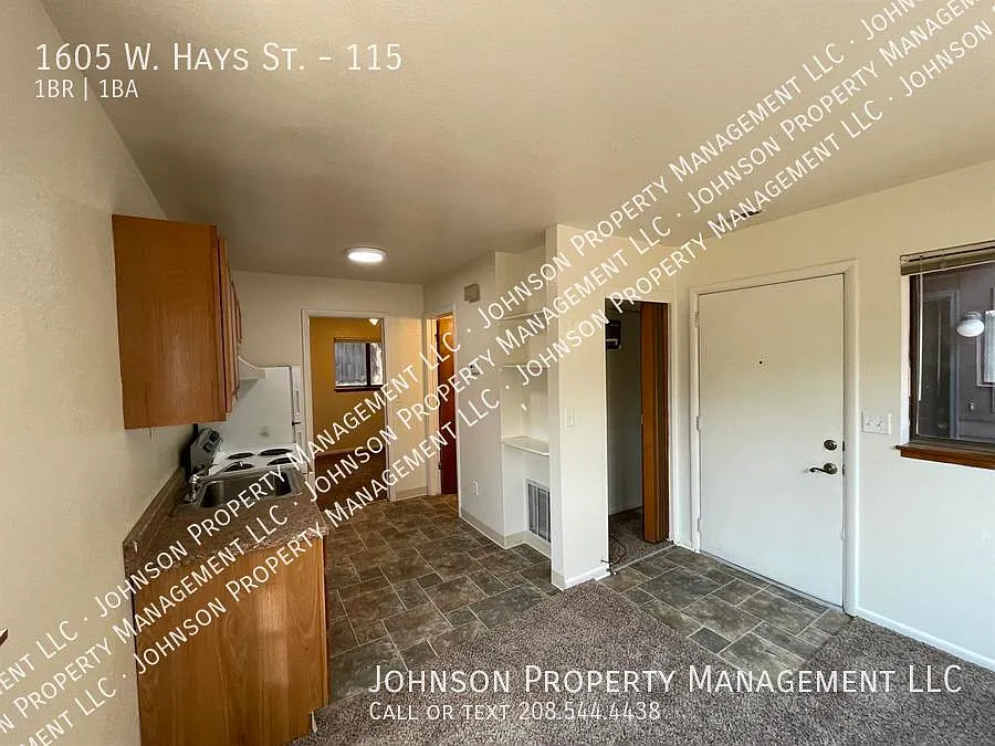 Affordable downtown Boise living close to all! Laundry on-site and off street parking! — Photo 3