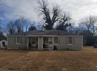 320 E 6th St, Siler City, NC 27344