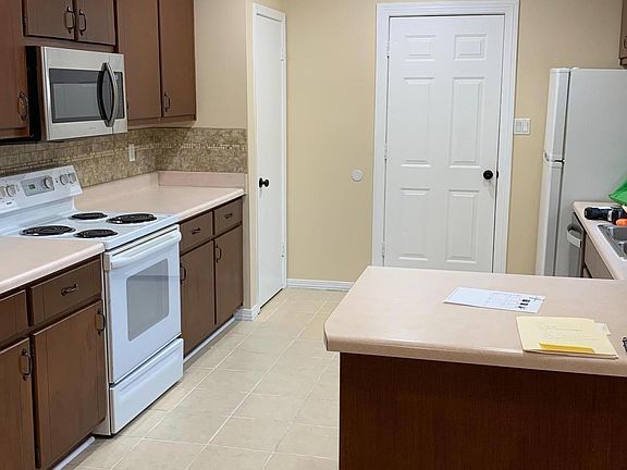 5th image of 472 Managua Way