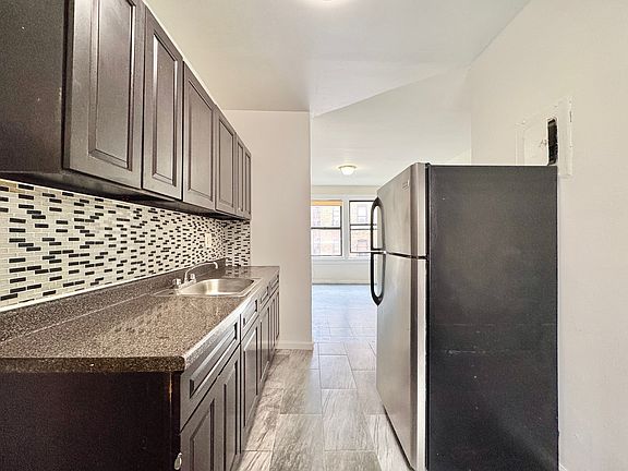 5th image of 2322 Loring Pl N APT 3C