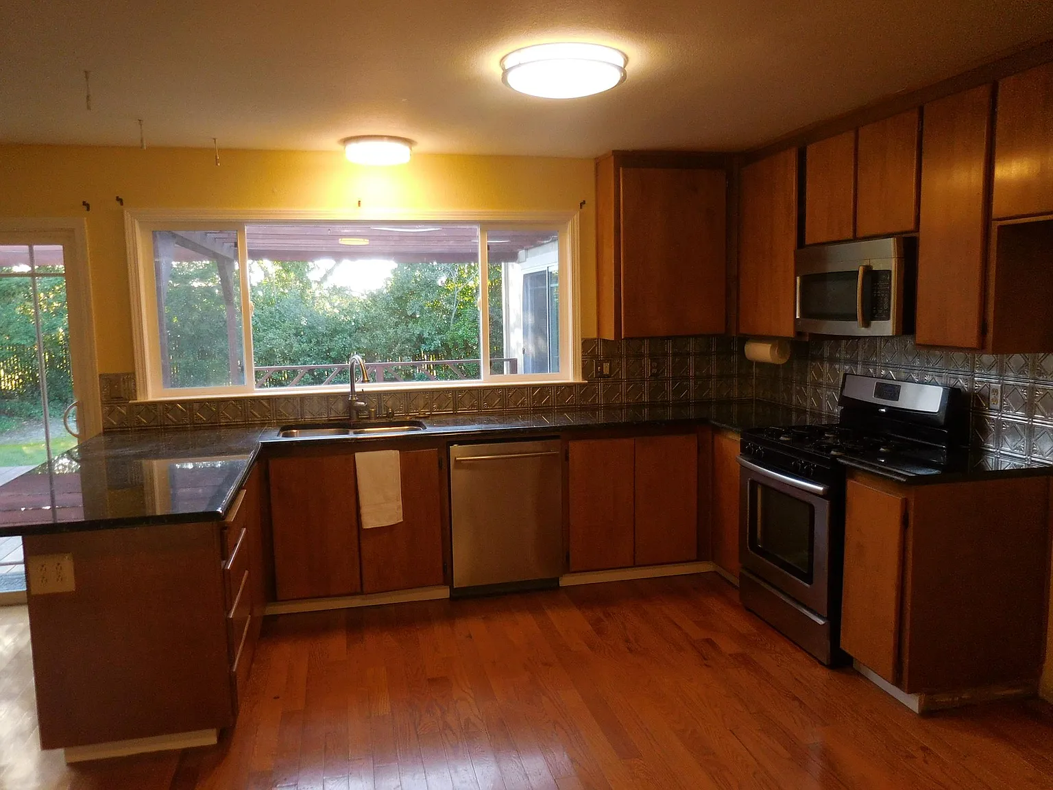4 bed, 1920 sqft, $3,990 — Photo 3