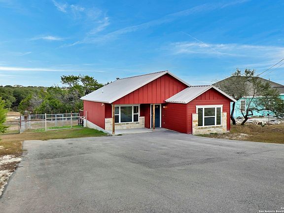 4th image of 2720 Golf Dr