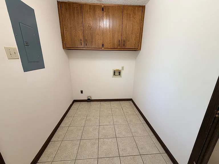 1755 Poplar St #B — Photo 5