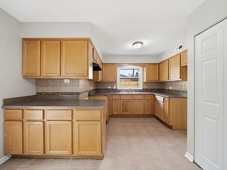 531 Wallace St — Photo 21