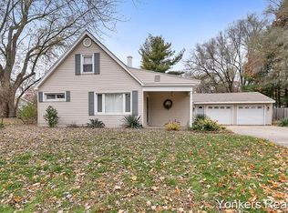 3631 Ivy Dr NE, Grand Rapids, MI 49525