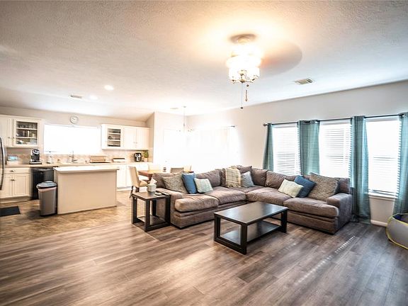 2nd image of 2703 Riverhollow Ln