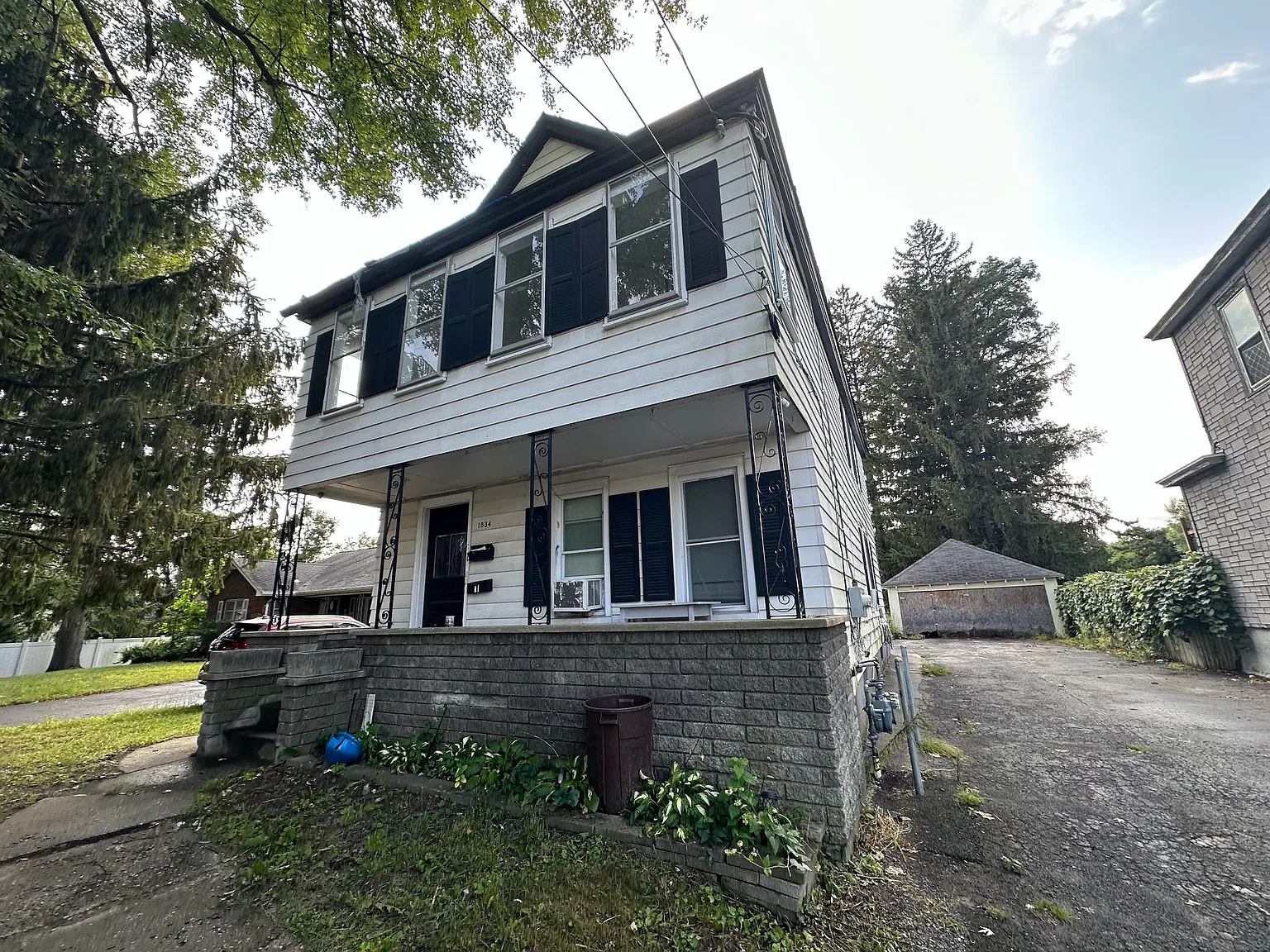 2 bed, 1000 sqft, $1,300 — Photo 1