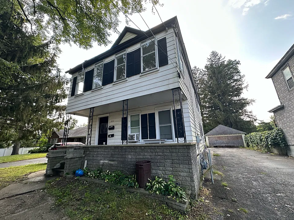 1834-1 Hamburg St
