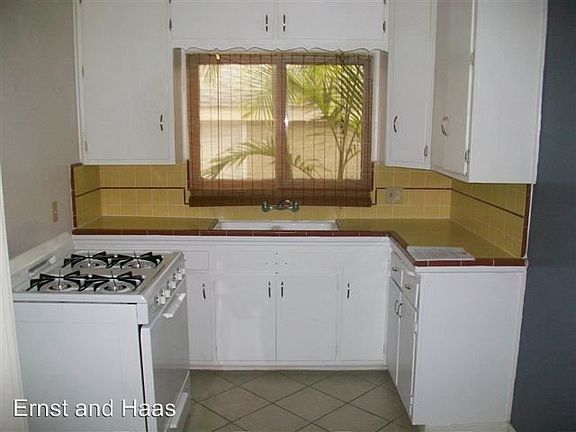 4th image of 4552 1/2 N Lakewood Blvd