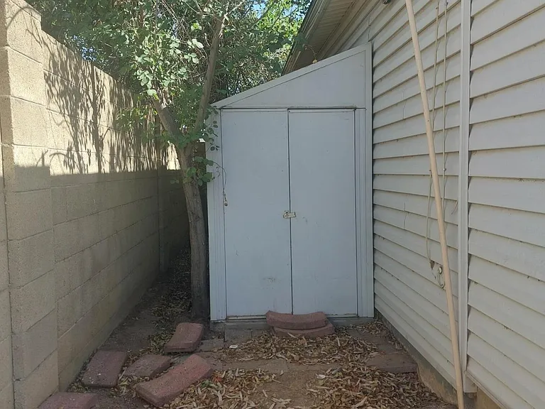 2448 W Freeway Ln — Photo 27