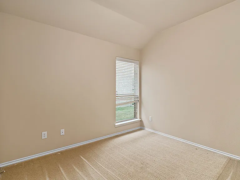 1313 Honeywood Ln — Photo 15