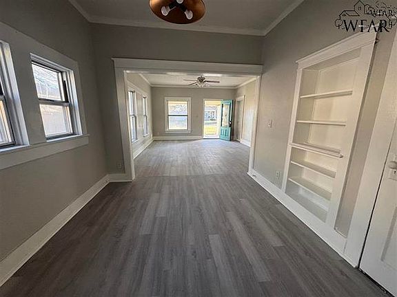 4th image of 509 E 4th St