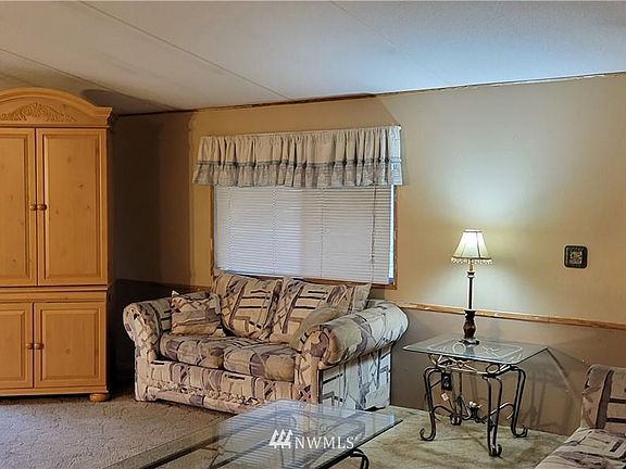2nd image of 215 Holcomb Ave #B1