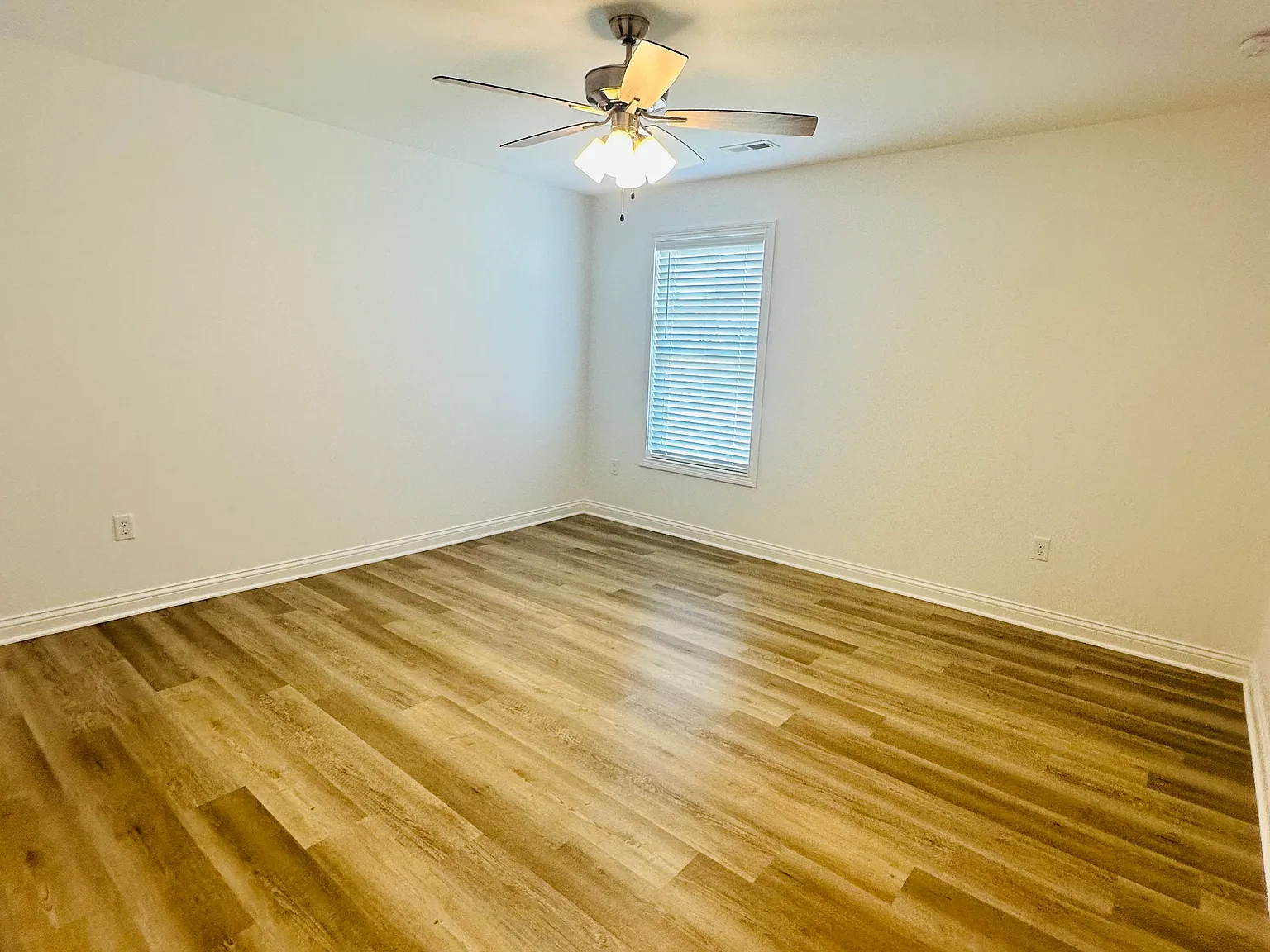 2 bed, 1058 sqft, $1,600 — Photo 4