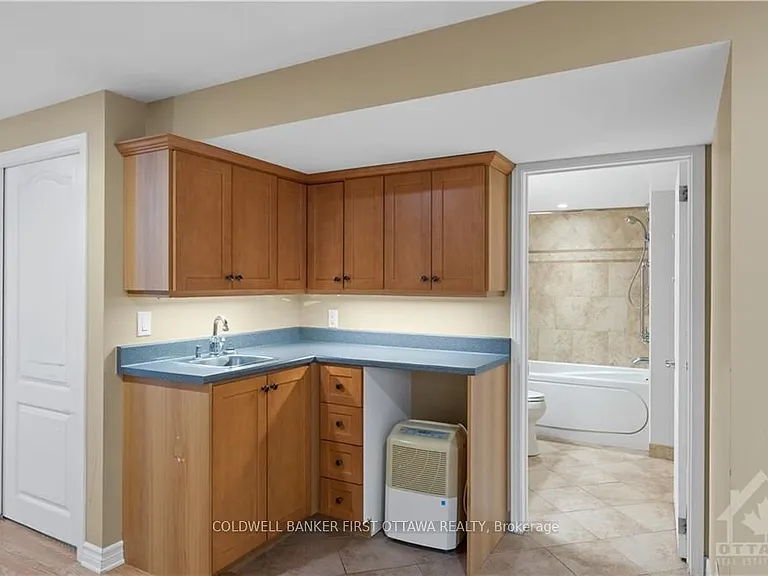 12 Oakwood Ave — Photo 25