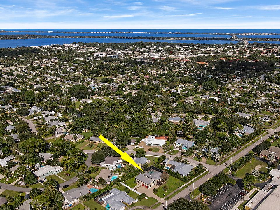 1st image of 1149 SE 10th St
