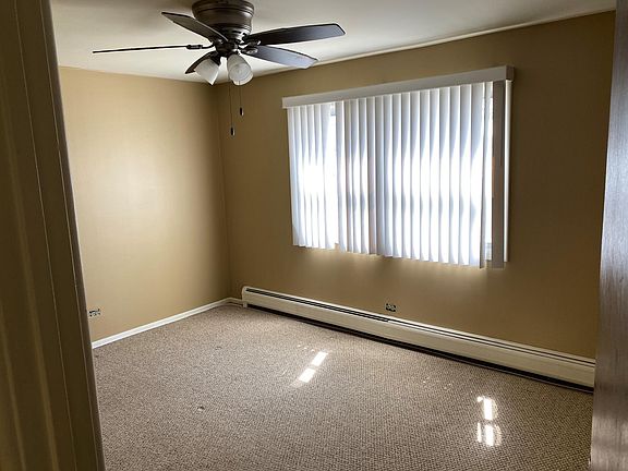4th image of 2111 Division St