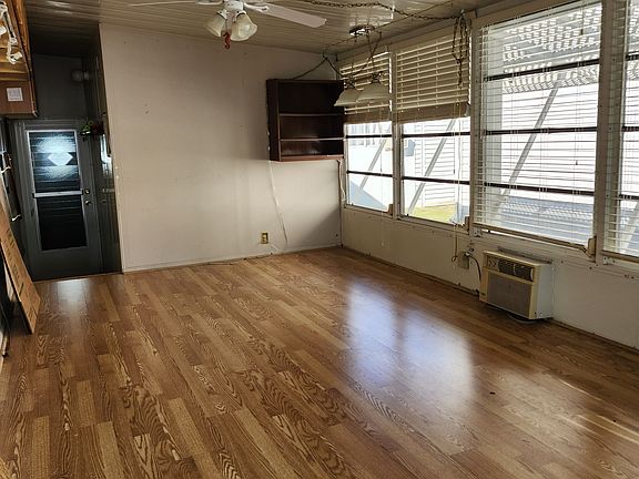 All Season Room-Central Heat and AC - Back Door to Workshop and Back yard with additional storage shed