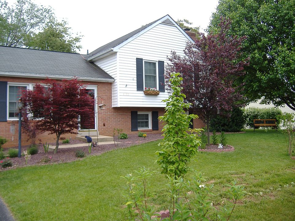 Spring 2006 front yard