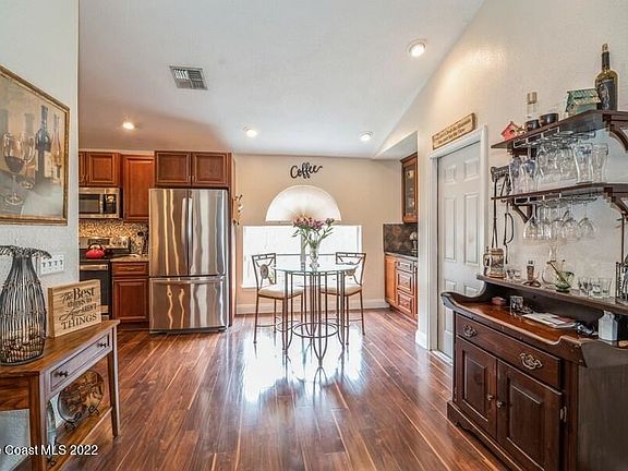 4th image of 1452 Crane Creek Blvd